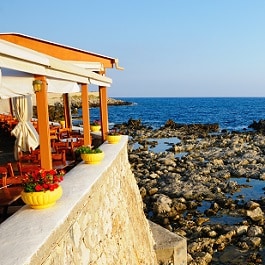Cantina marinera en la isla de Creta